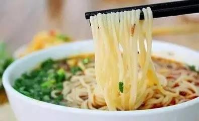 煮面条用热水还是冷水？答案意想不到
